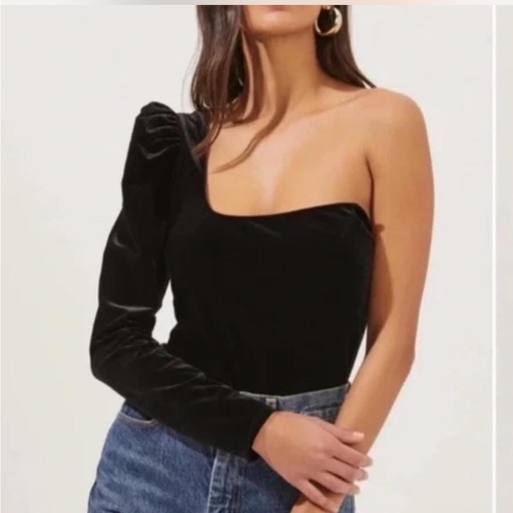 Astr Black One-Shoulder Bodysuit